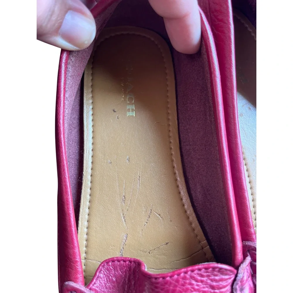 Coach Olive Loafers Berry Pink Pebbled Leather Gold Logo Hardware Flats Sz 7
